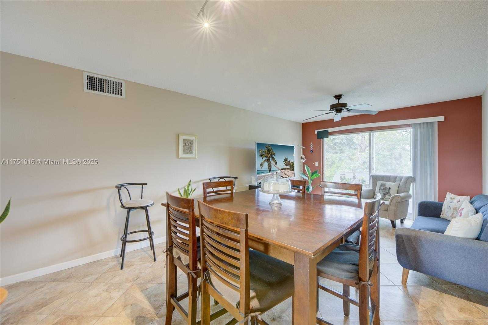 Small Image of 1400 TALLWOOD AVE #303, Hollywood Number 5