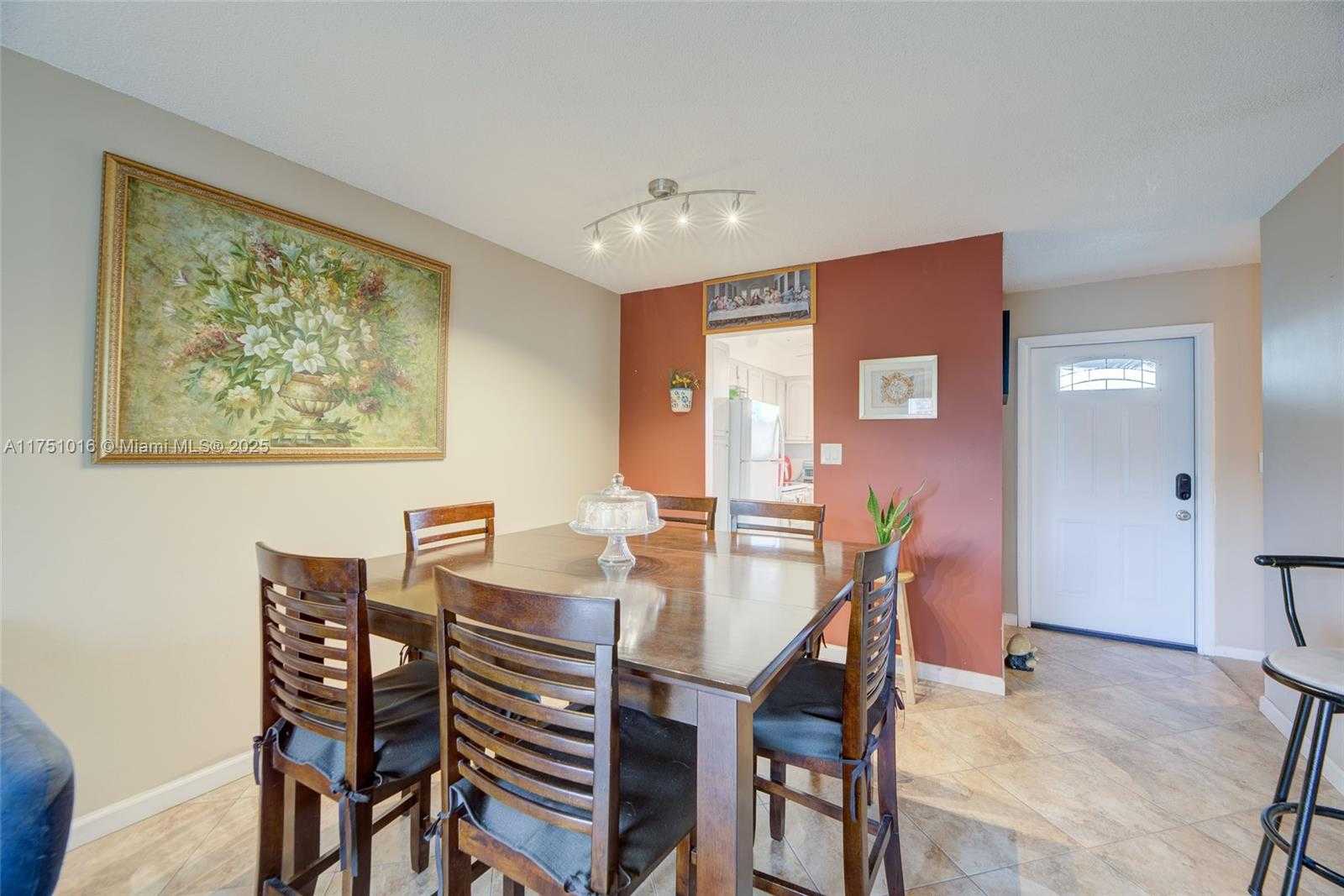 Small Image of 1400 TALLWOOD AVE #303, Hollywood Number 6