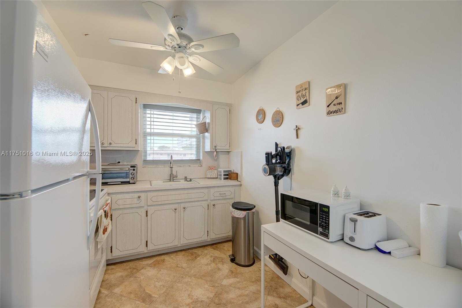 Small Image of 1400 TALLWOOD AVE #303, Hollywood Number 7