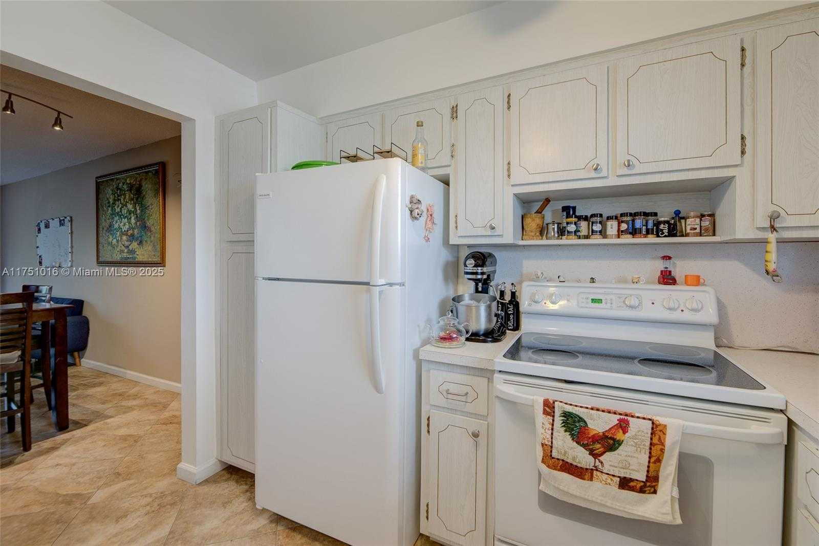 Small Image of 1400 TALLWOOD AVE #303, Hollywood Number 9