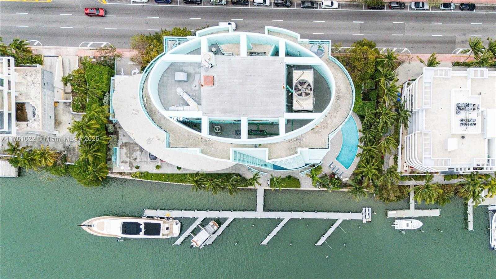Small Image of 6000 INDIAN CREEK DR #11B, Miami Beach Number 2