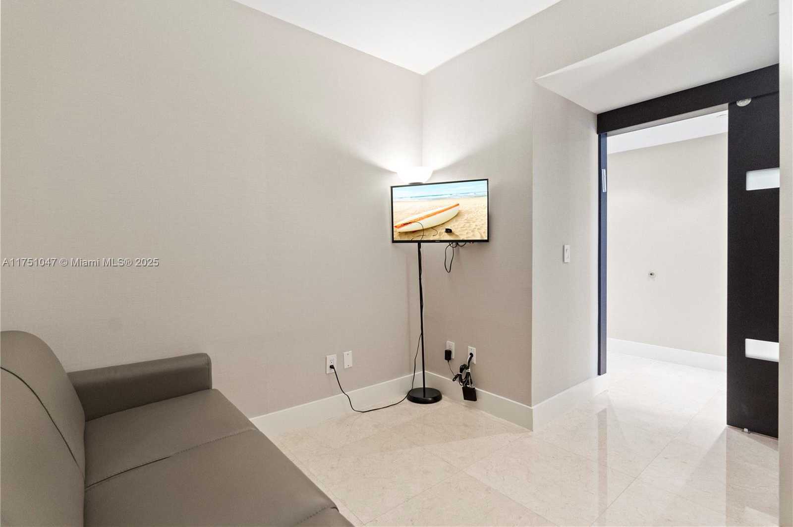 Small Image of 4779 COLLINS AVE #2204, Miami Beach Number 22