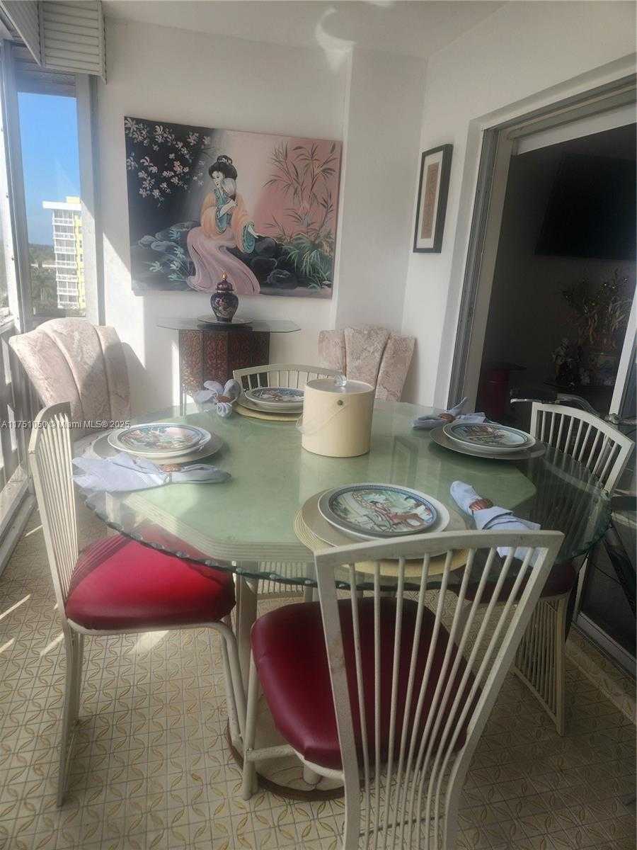 Small Image of 4350 HILLCREST DR #807, Hollywood Number 10