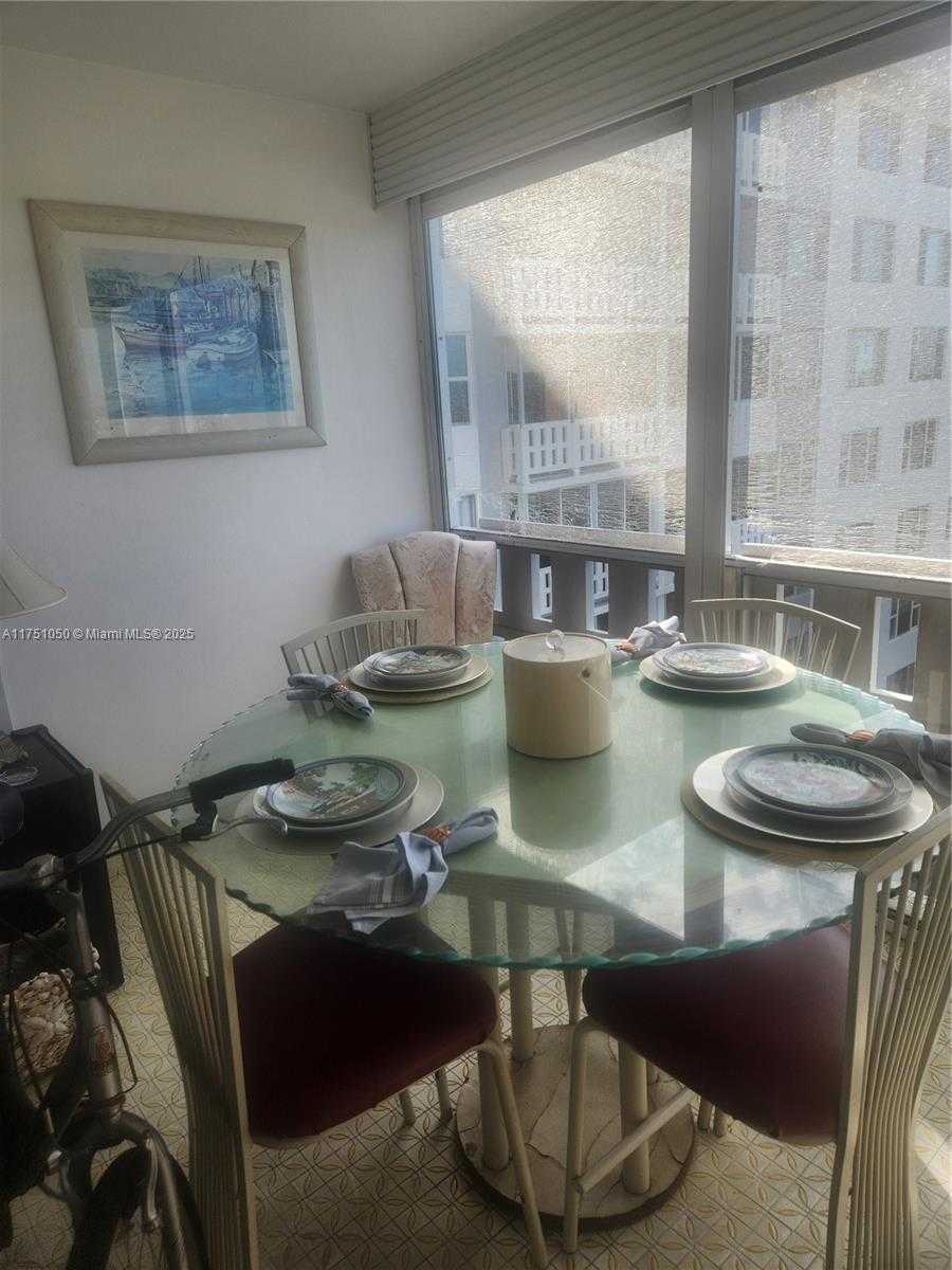 Small Image of 4350 HILLCREST DR #807, Hollywood Number 11