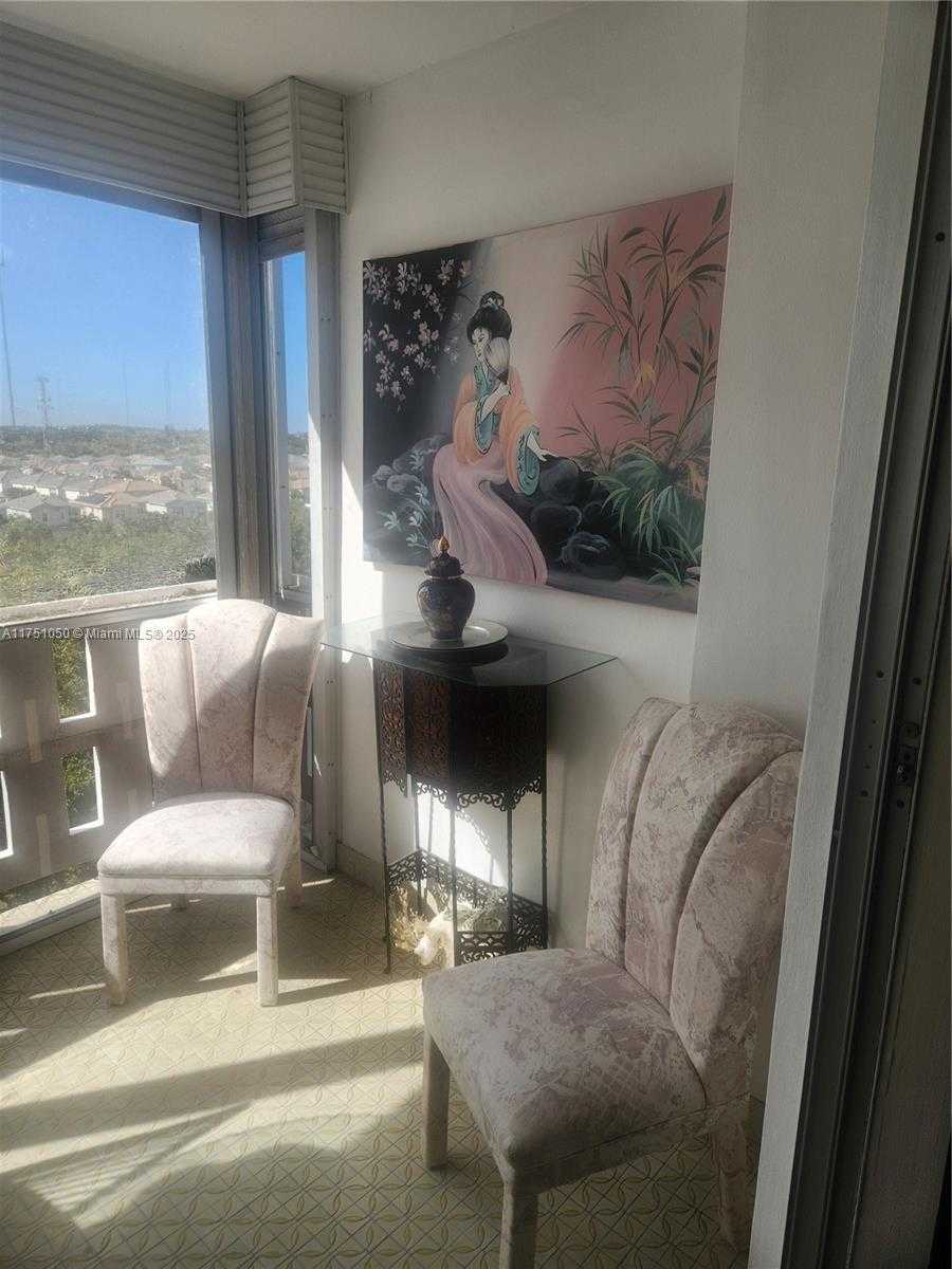 Small Image of 4350 HILLCREST DR #807, Hollywood Number 12