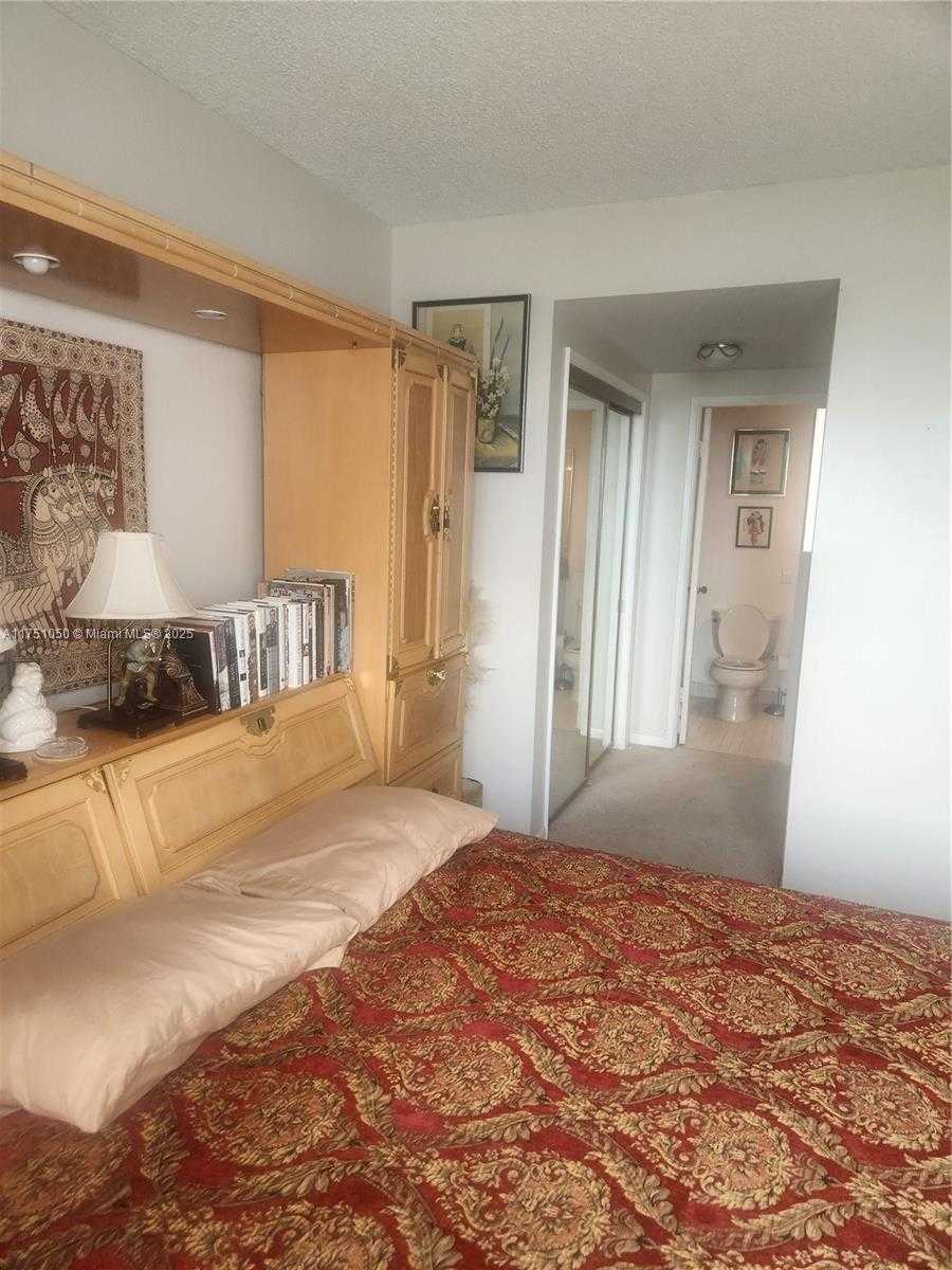 Small Image of 4350 HILLCREST DR #807, Hollywood Number 16
