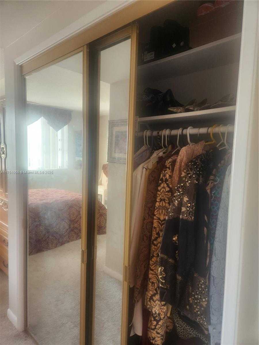 Small Image of 4350 HILLCREST DR #807, Hollywood Number 17