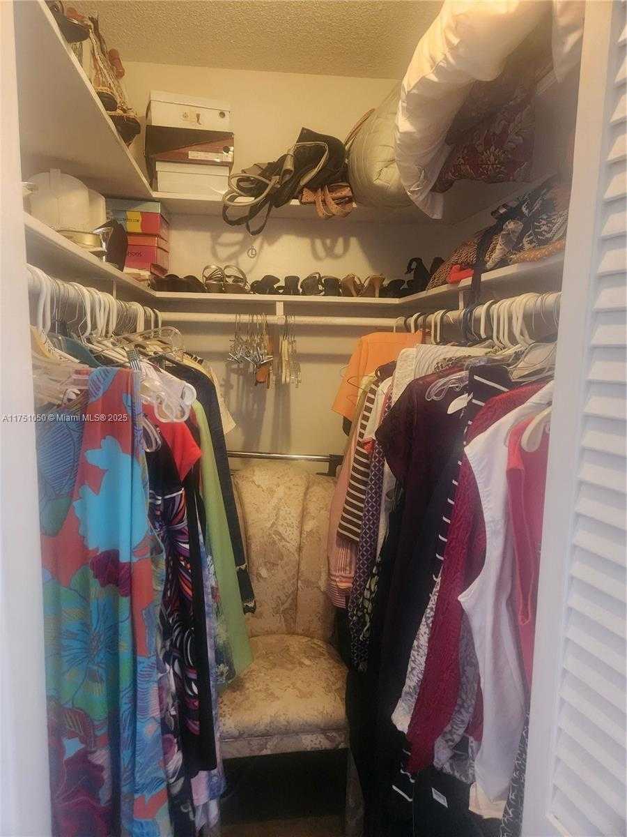 Small Image of 4350 HILLCREST DR #807, Hollywood Number 18