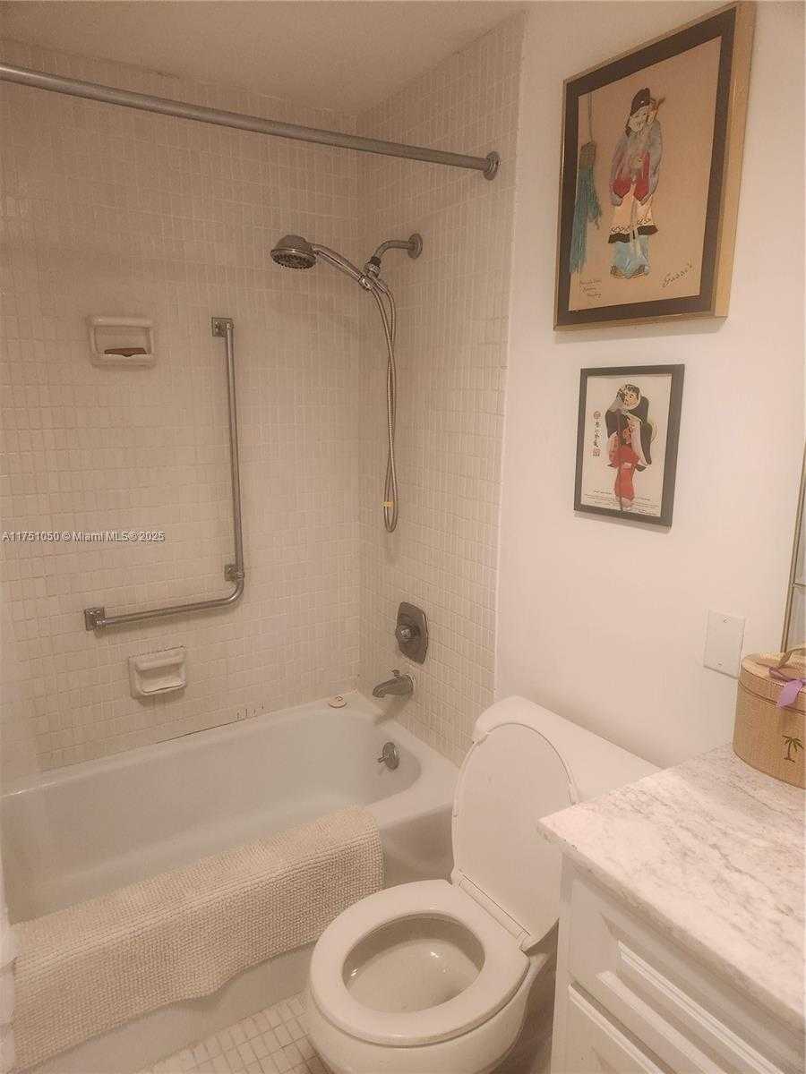 Small Image of 4350 HILLCREST DR #807, Hollywood Number 19