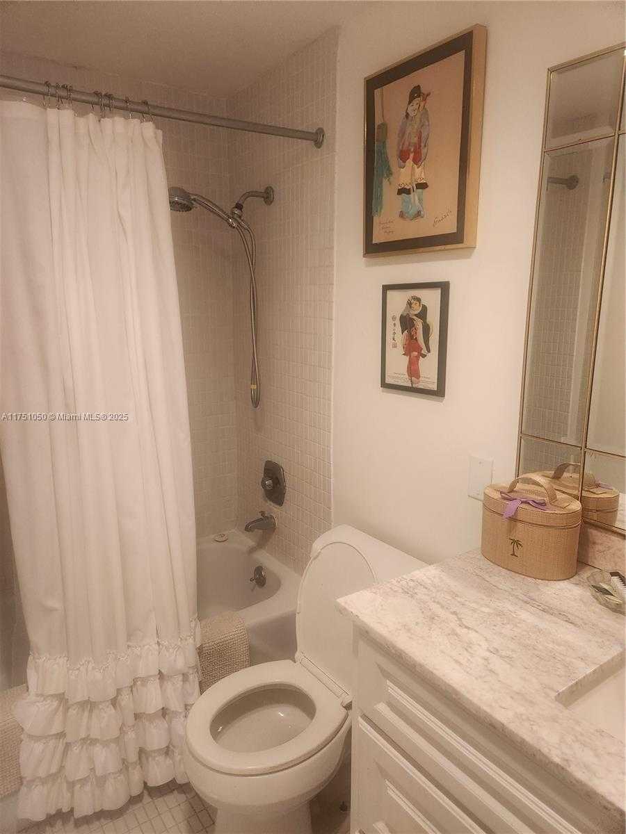 Small Image of 4350 HILLCREST DR #807, Hollywood Number 20