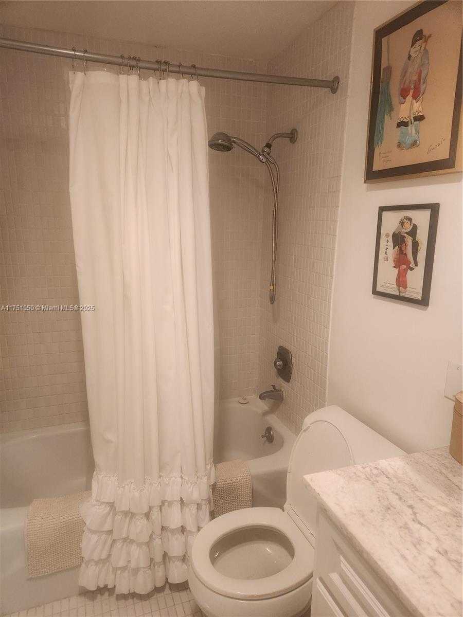Small Image of 4350 HILLCREST DR #807, Hollywood Number 21