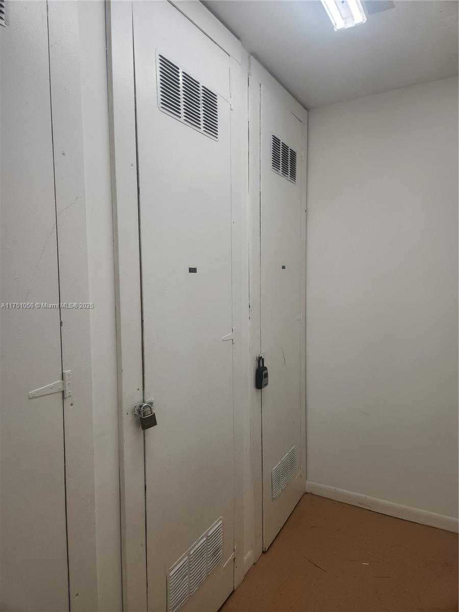 Small Image of 4350 HILLCREST DR #807, Hollywood Number 24