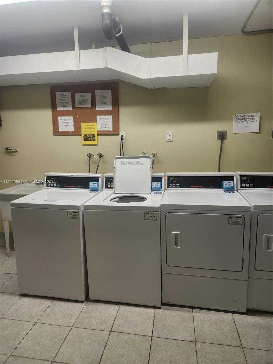Small Image of 4350 HILLCREST DR #807, Hollywood Number 25