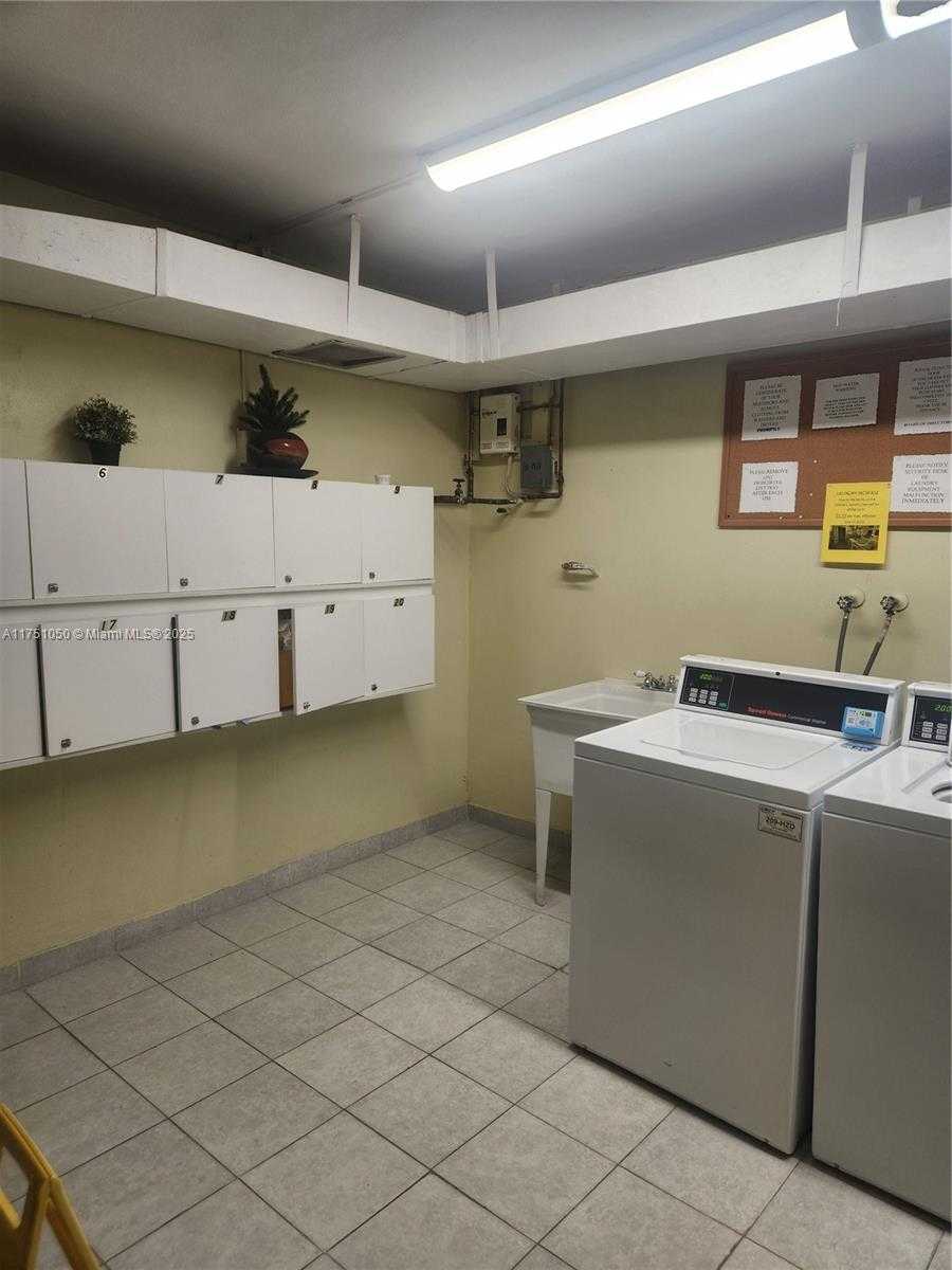 Small Image of 4350 HILLCREST DR #807, Hollywood Number 26