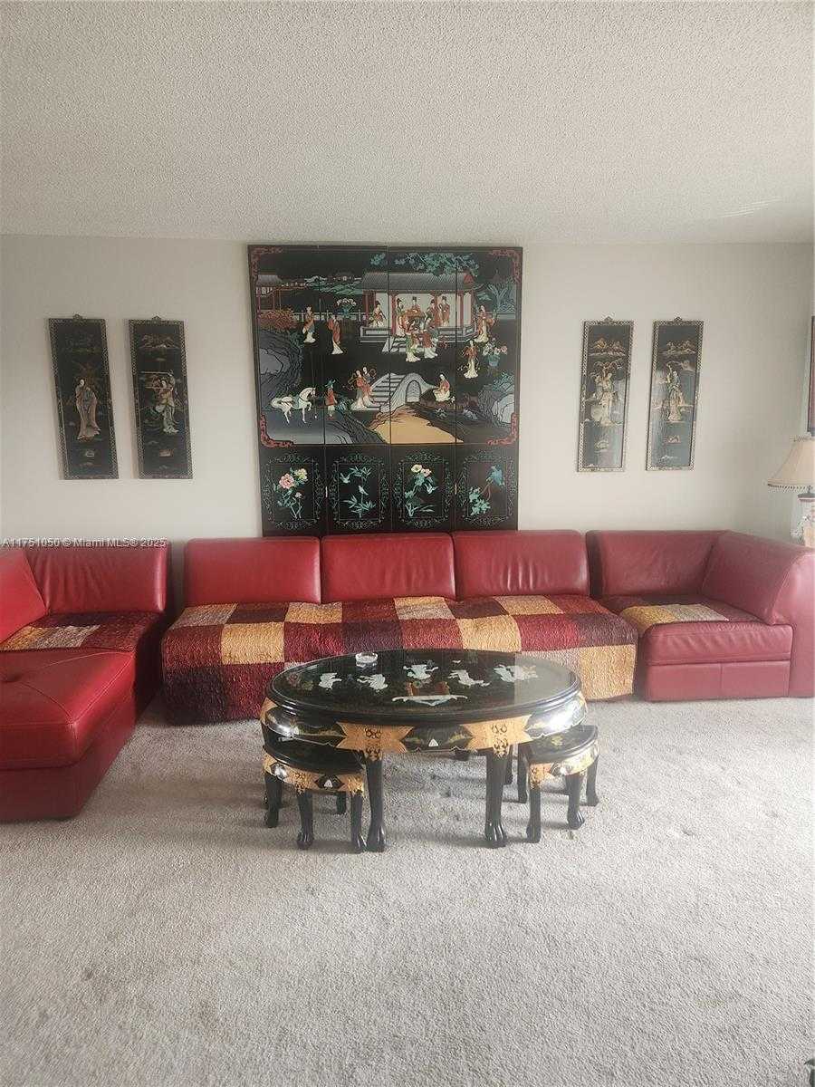 Small Image of 4350 HILLCREST DR #807, Hollywood Number 4