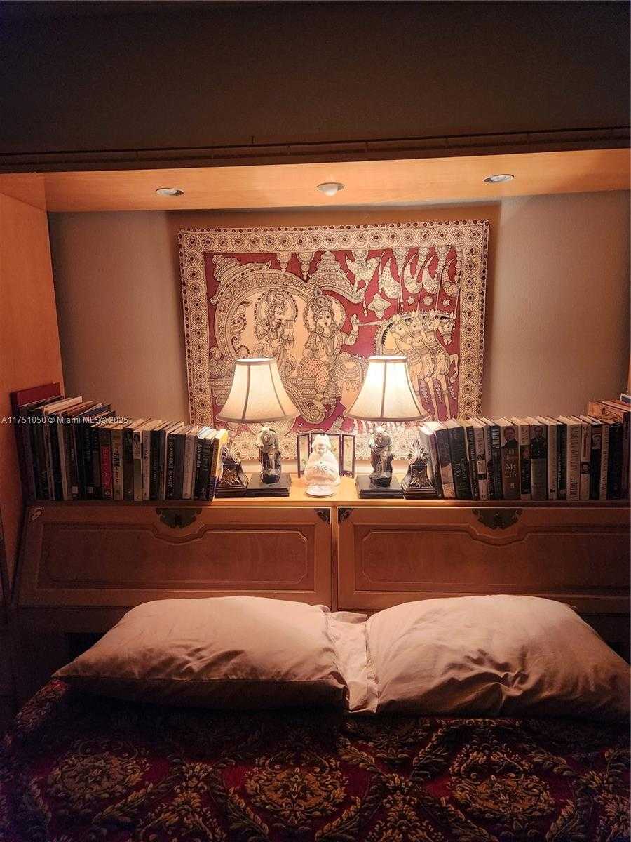 Small Image of 4350 HILLCREST DR #807, Hollywood Number 7