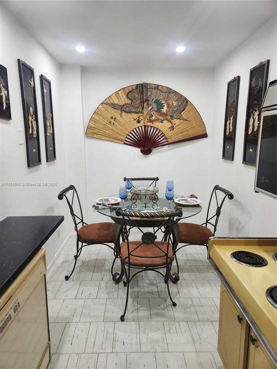 Small Image of 4350 HILLCREST DR #807, Hollywood Number 8