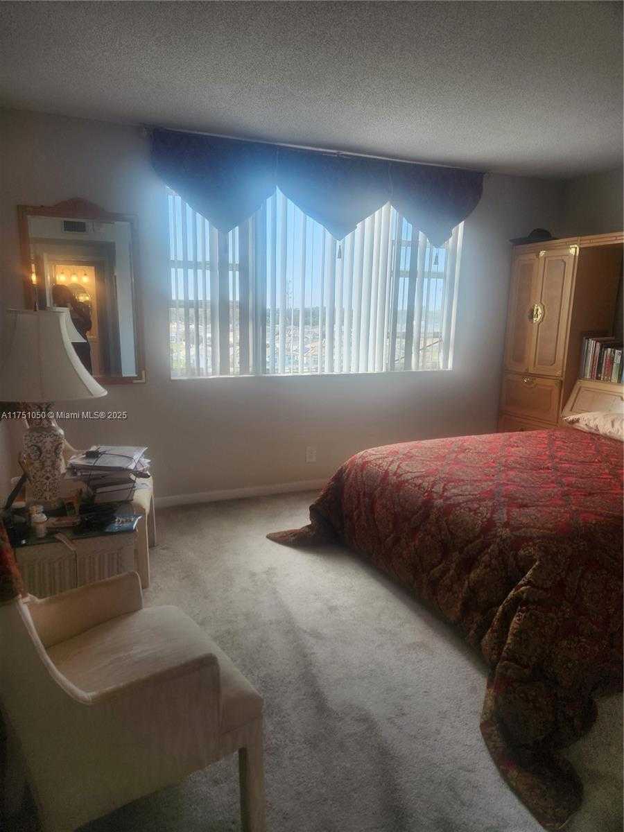 Small Image of 4350 HILLCREST DR #807, Hollywood Number 9