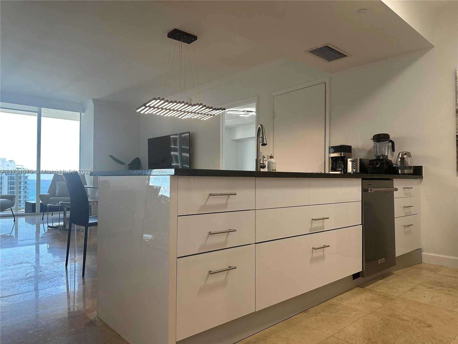 Small Image of 1830 SOUTH OCEAN DR #2510, Hallandale Beach Number 3