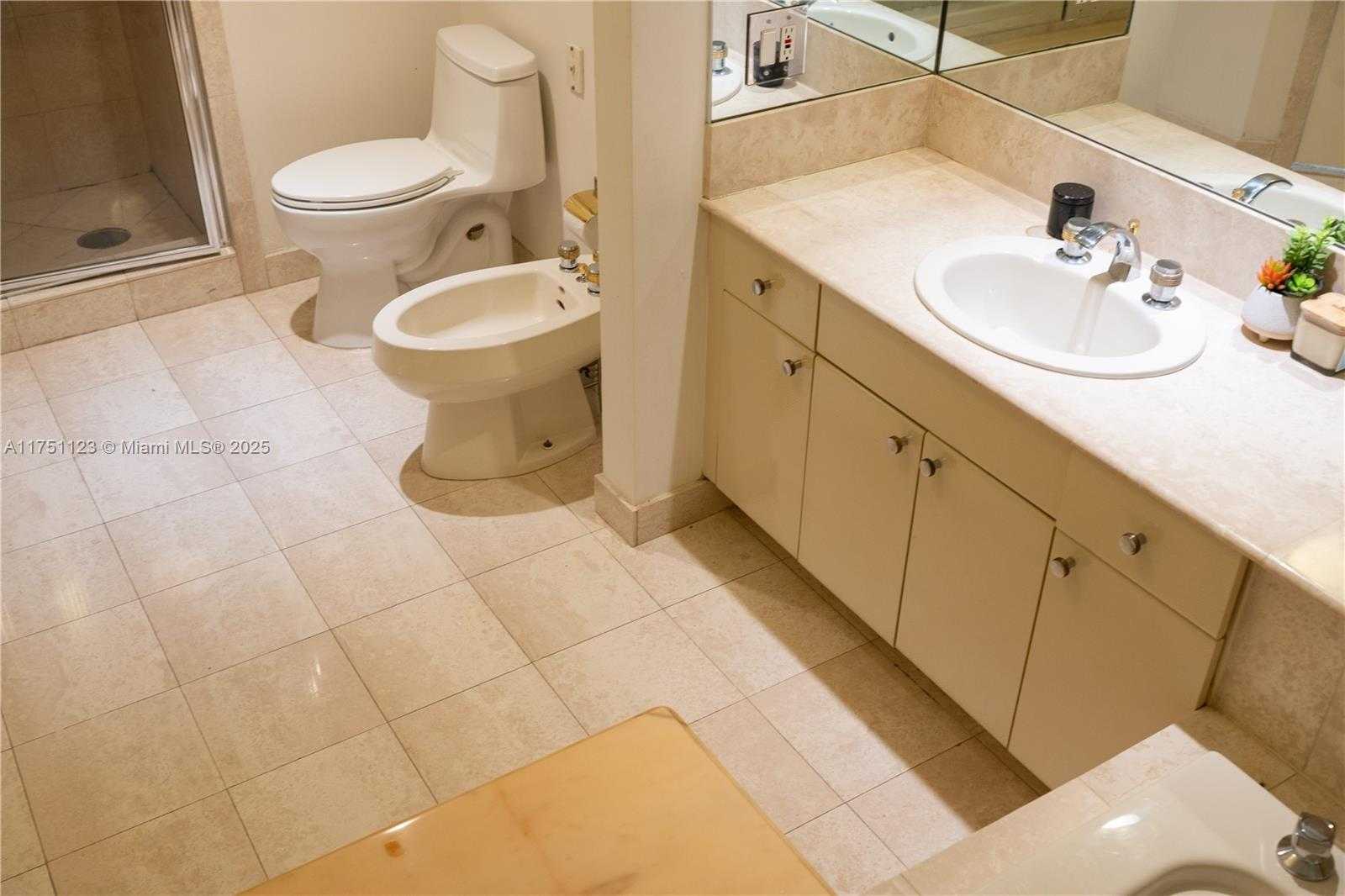 Small Image of 2000 ISLAND BLVD #703, Aventura Number 11
