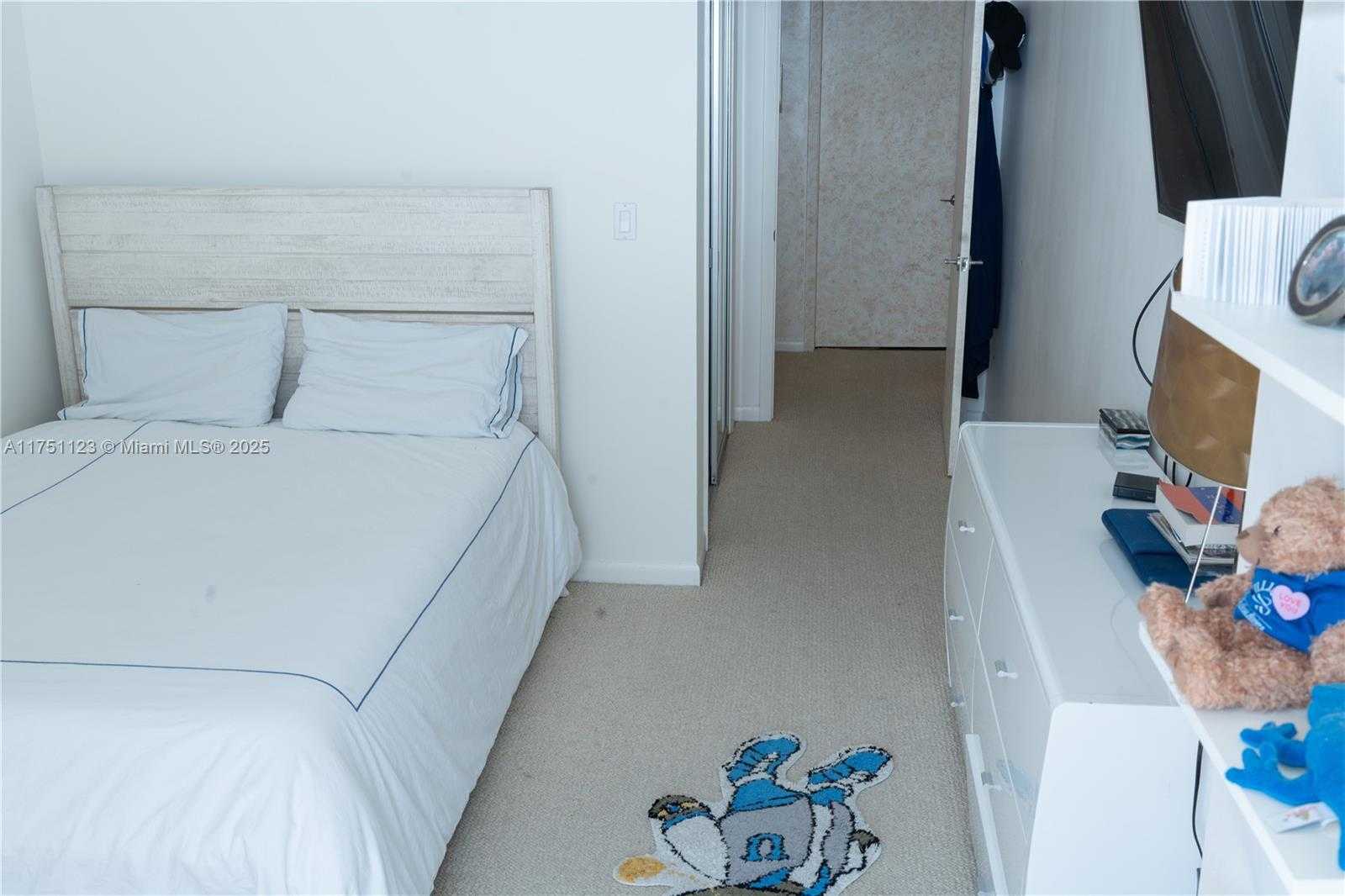 Small Image of 2000 ISLAND BLVD #703, Aventura Number 14