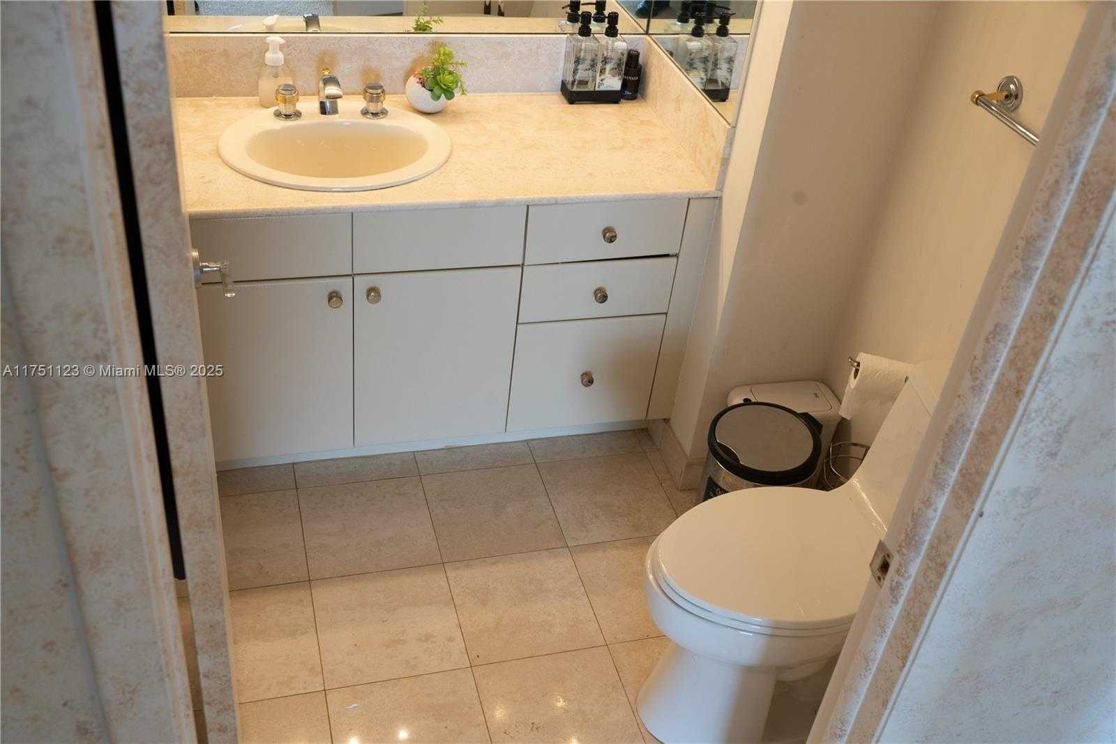 Small Image of 2000 ISLAND BLVD #703, Aventura Number 16