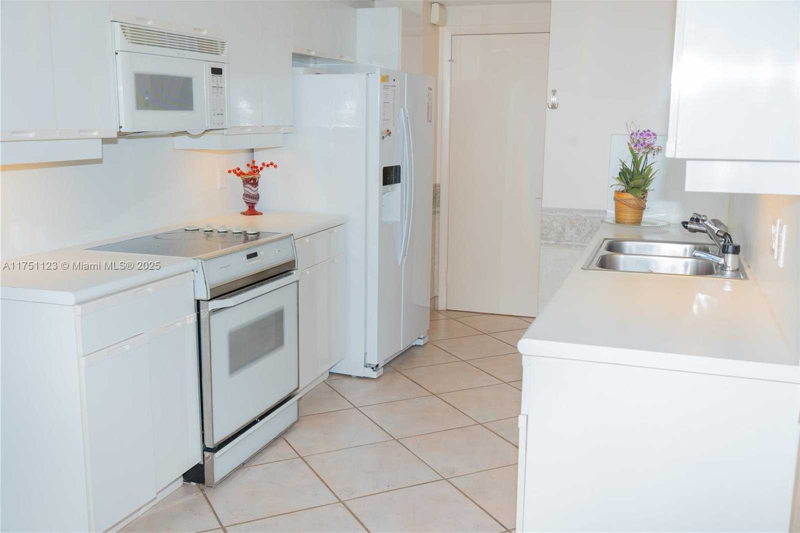 Small Image of 2000 ISLAND BLVD #703, Aventura Number 5