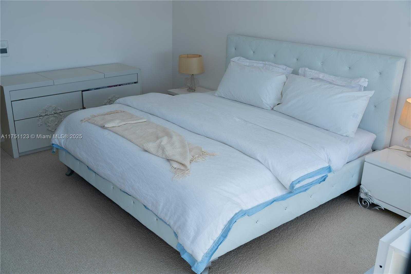 Small Image of 2000 ISLAND BLVD #703, Aventura Number 9