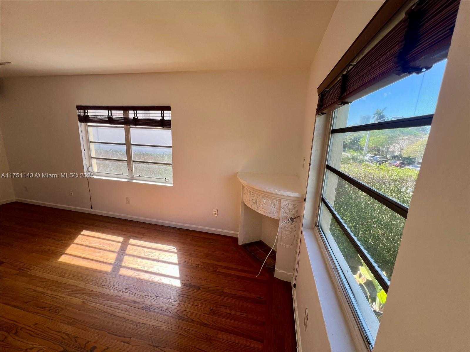Small Image of 1535 MERIDIAN AVE #3, Miami Beach Number 11