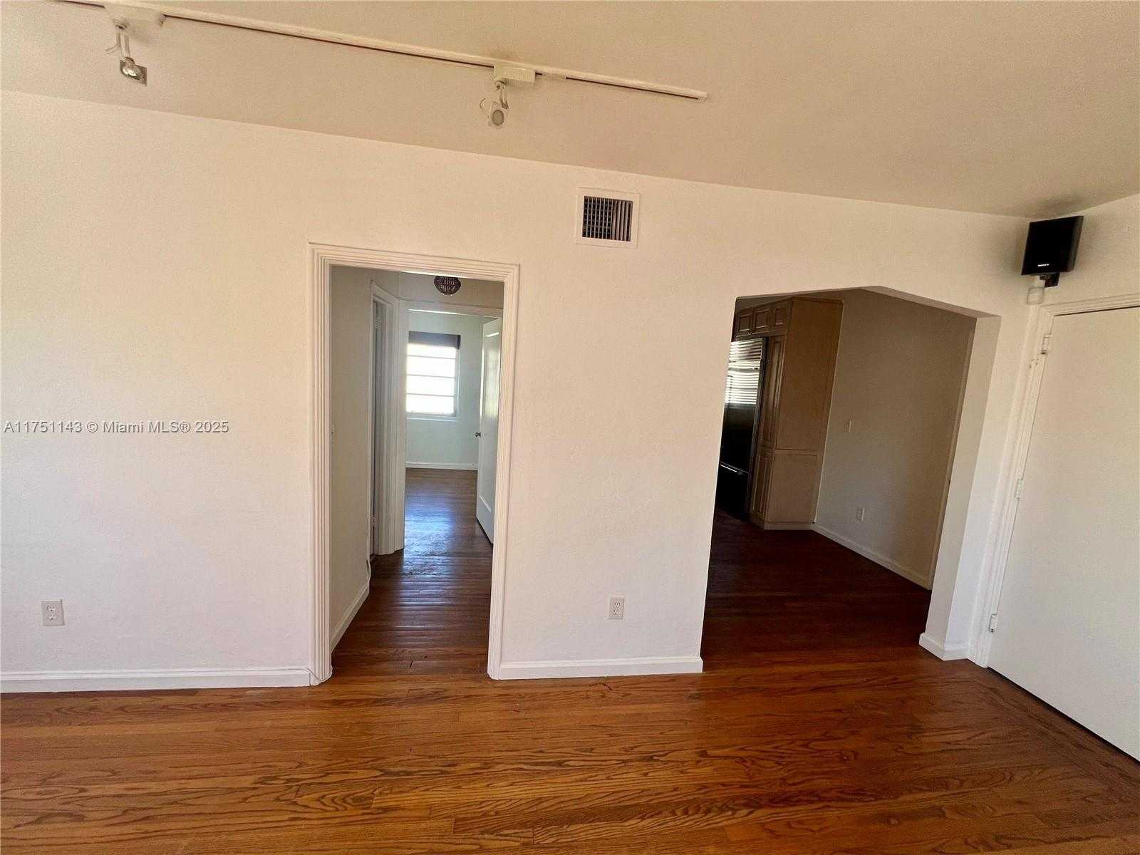 Small Image of 1535 MERIDIAN AVE #3, Miami Beach Number 12