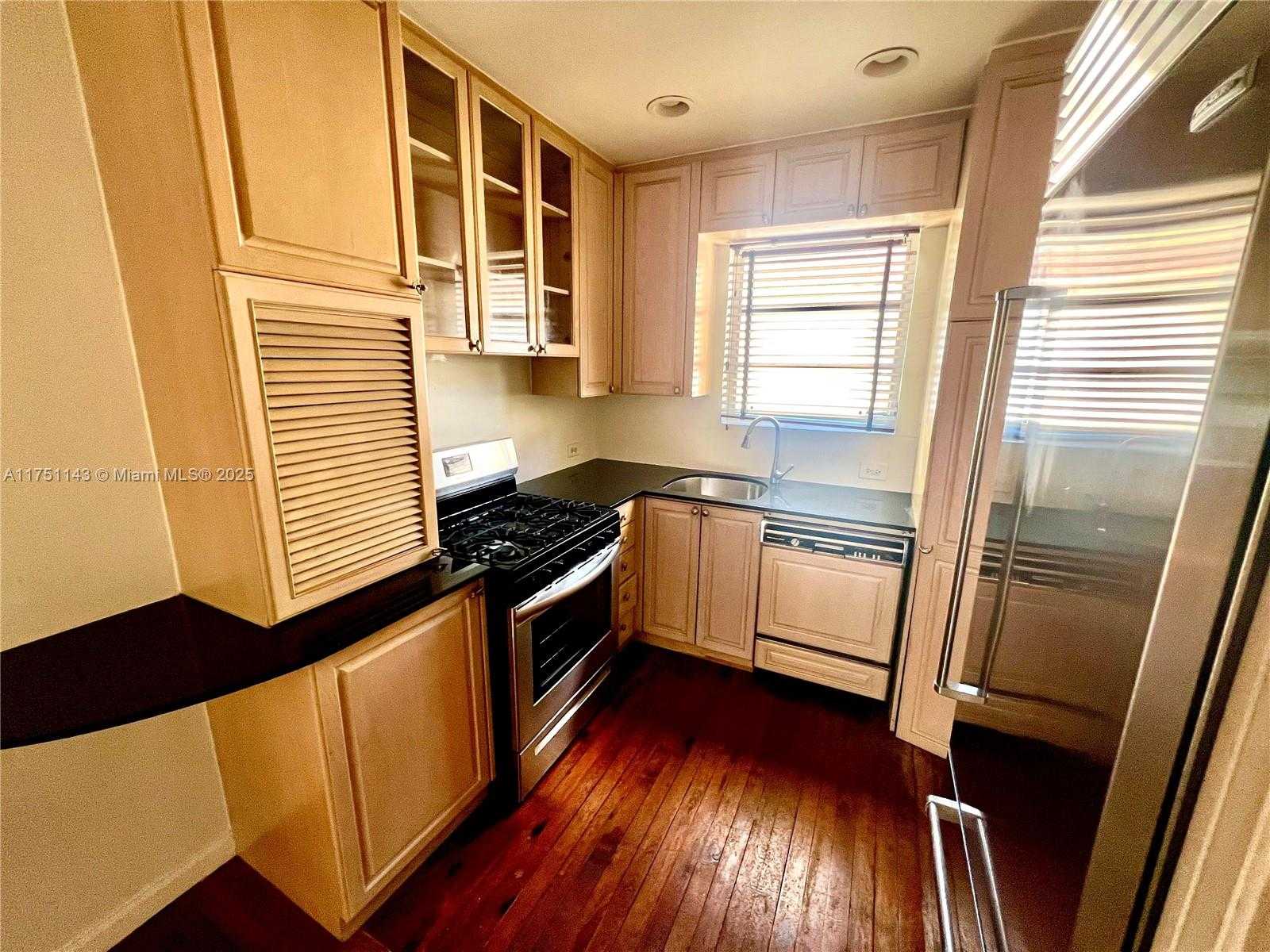Small Image of 1535 MERIDIAN AVE #3, Miami Beach Number 16