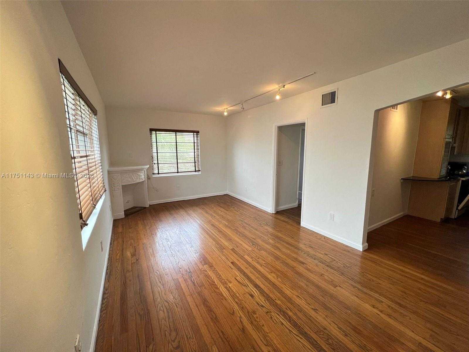 Small Image of 1535 MERIDIAN AVE #3, Miami Beach Number 4