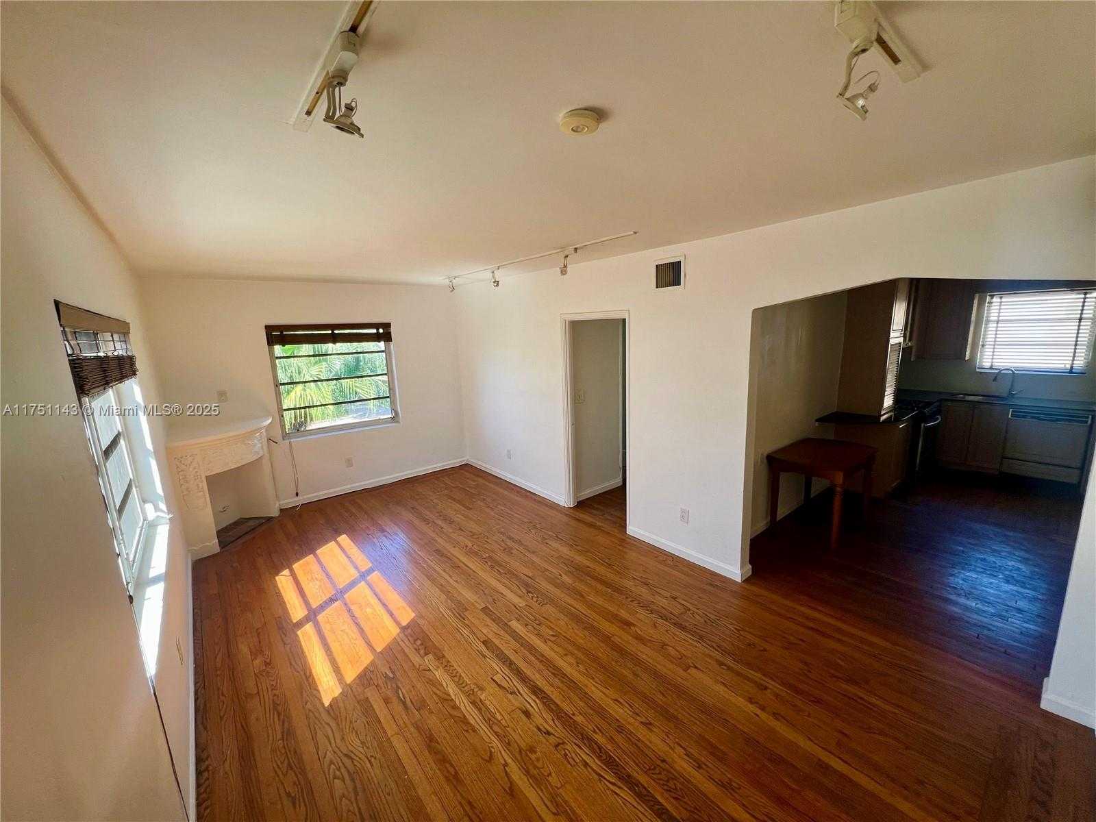 Small Image of 1535 MERIDIAN AVE #3, Miami Beach Number 9