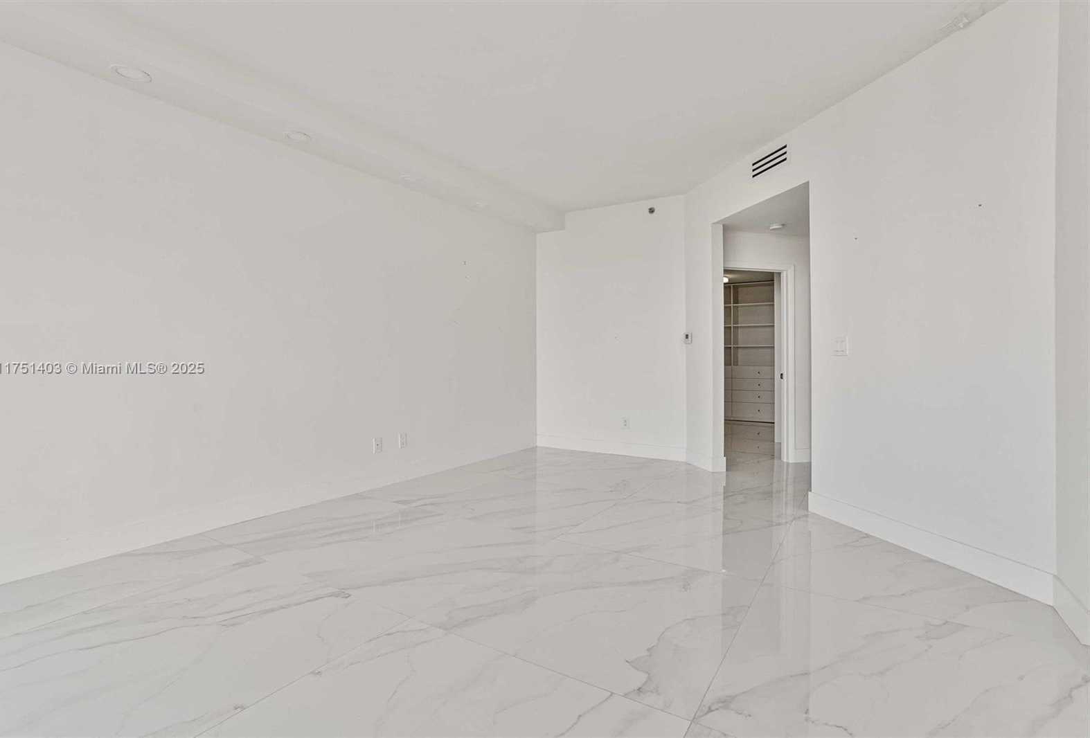 Small Image of 2000 ISLAND BLVD #PH-5, Aventura Number 23