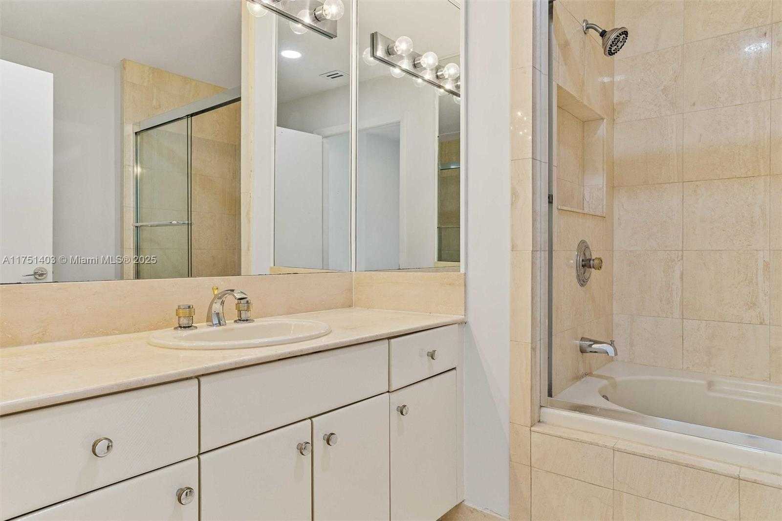 Small Image of 2000 ISLAND BLVD #PH-5, Aventura Number 32