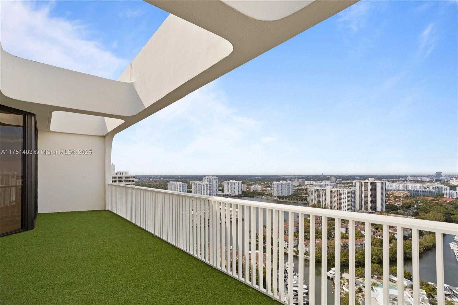 Small Image of 2000 ISLAND BLVD #PH-5, Aventura Number 4