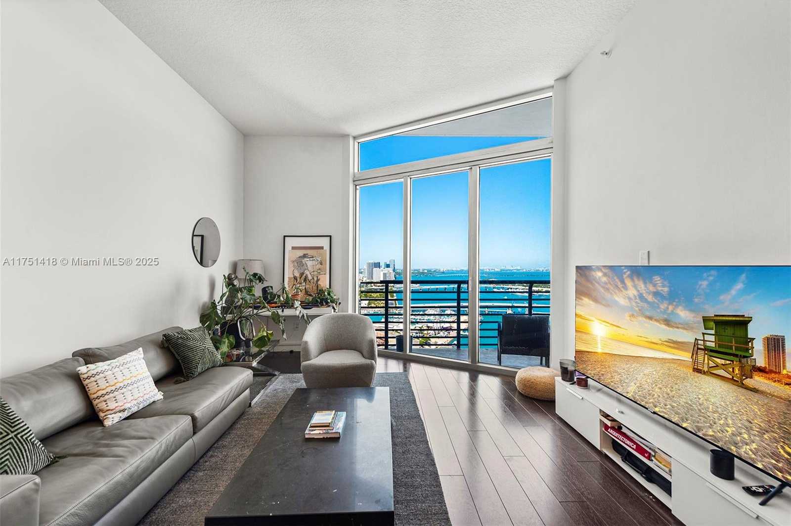 Small Image of 335 SOUTH BISCAYNE BLVD #UPH-10, Miami Number 2