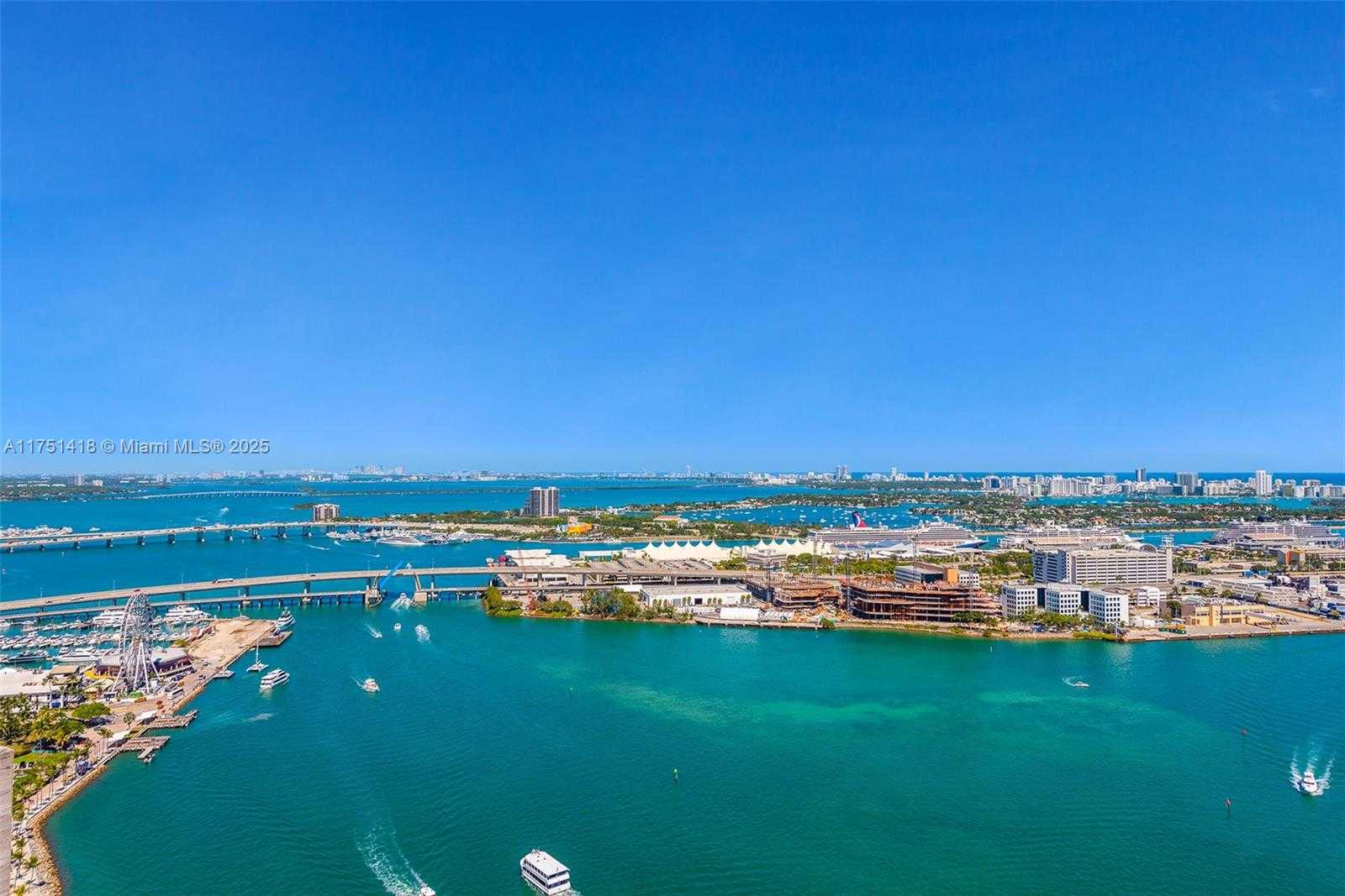 Small Image of 335 SOUTH BISCAYNE BLVD #UPH-10, Miami Number 3