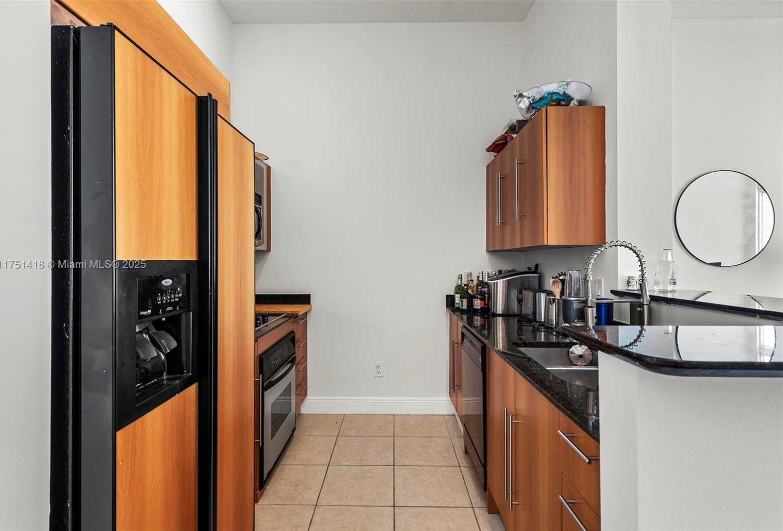Small Image of 335 SOUTH BISCAYNE BLVD #UPH-10, Miami Number 6