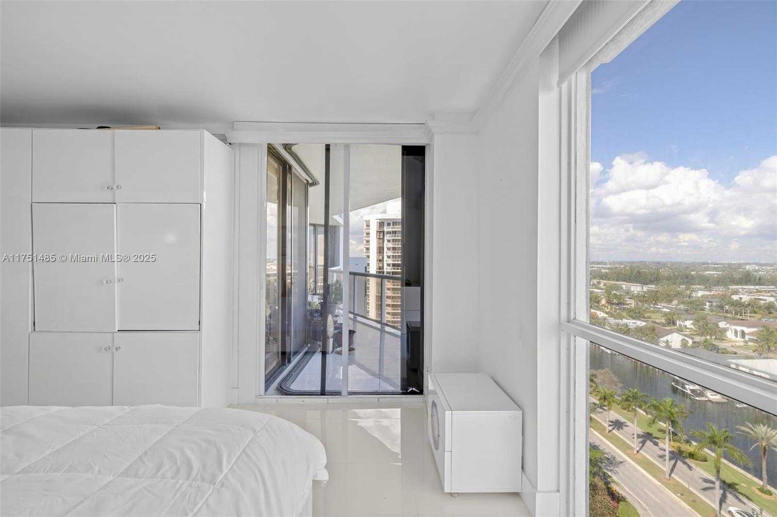 Small Image of 3640 YACHT CLUB DR #1601, Aventura Number 11