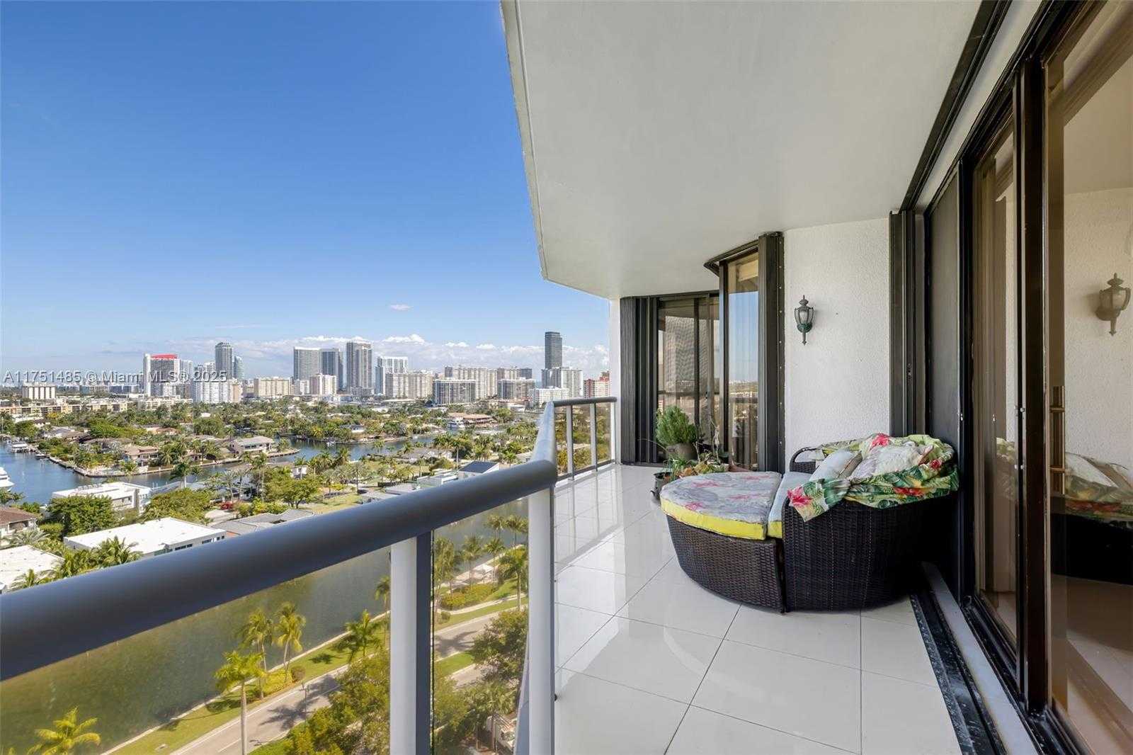 Small Image of 3640 YACHT CLUB DR #1601, Aventura Number 2