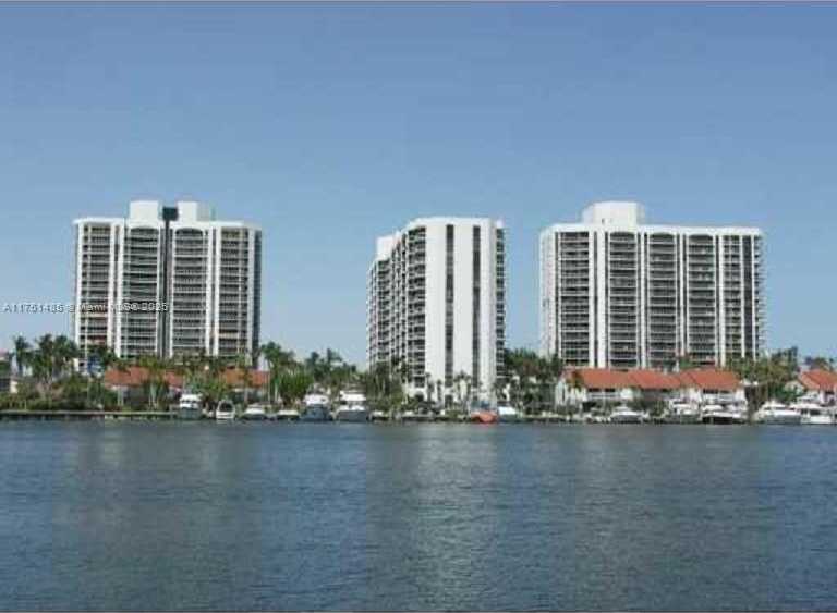 Small Image of 3640 YACHT CLUB DR #1601, Aventura Number 31