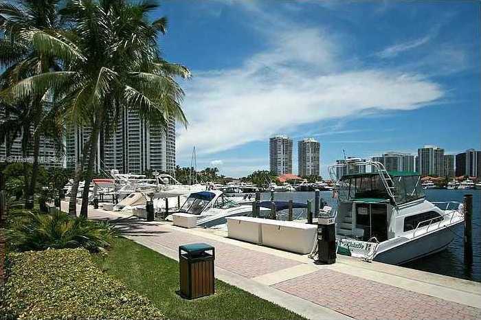 Small Image of 3640 YACHT CLUB DR #1601, Aventura Number 36