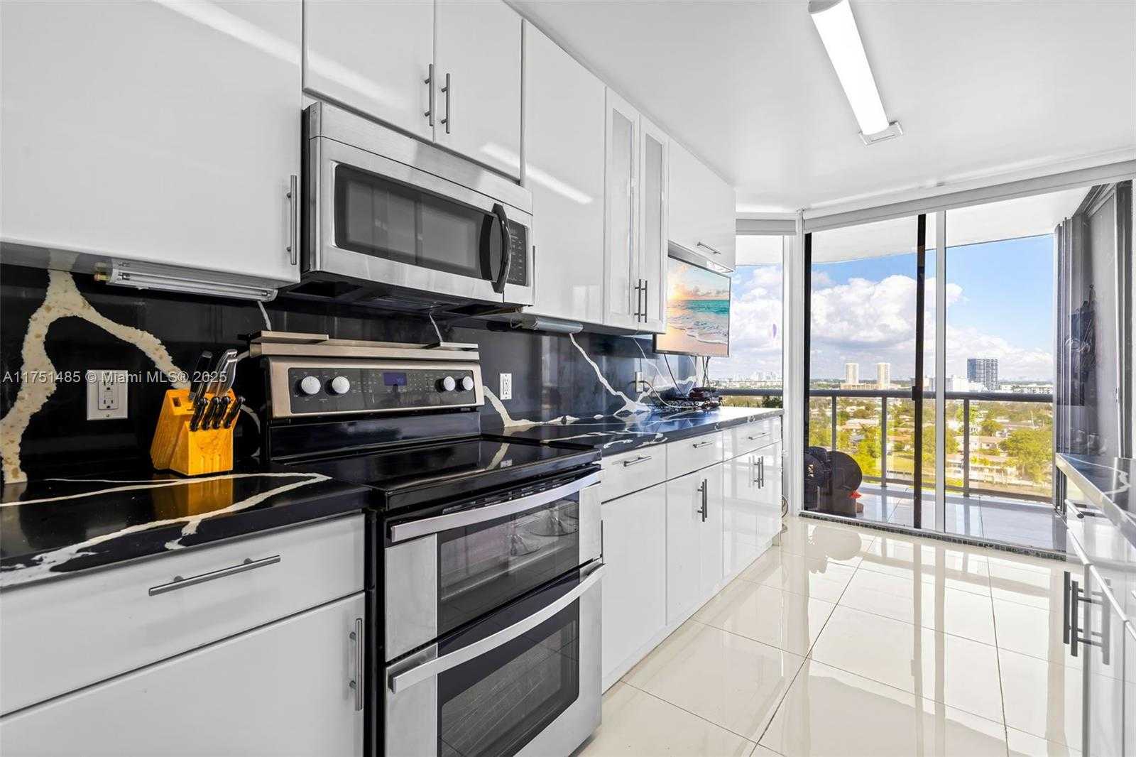 Small Image of 3640 YACHT CLUB DR #1601, Aventura Number 8