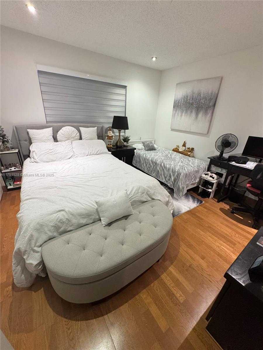 Small Image of 14190 SW 121st Pl, Miami, FL 33186, USA Number 10