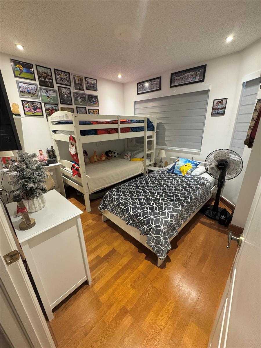 Small Image of 14190 SW 121st Pl, Miami, FL 33186, USA Number 11