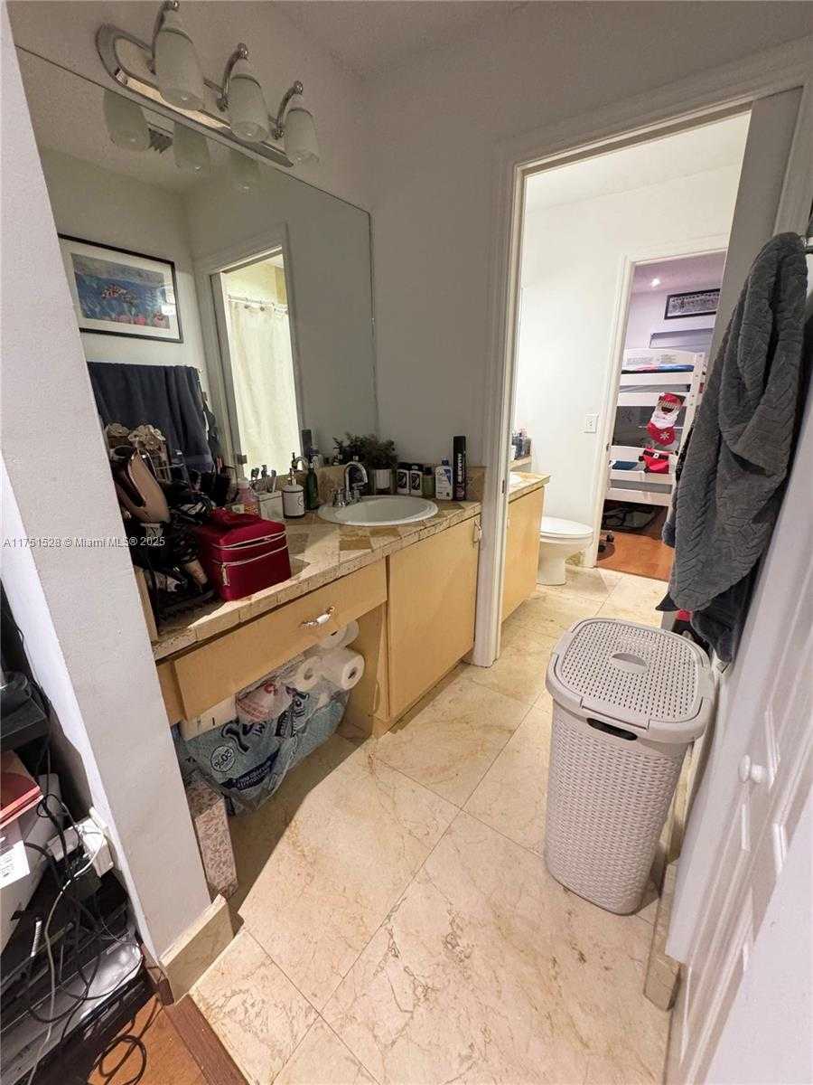 Small Image of 14190 SW 121st Pl, Miami, FL 33186, USA Number 12