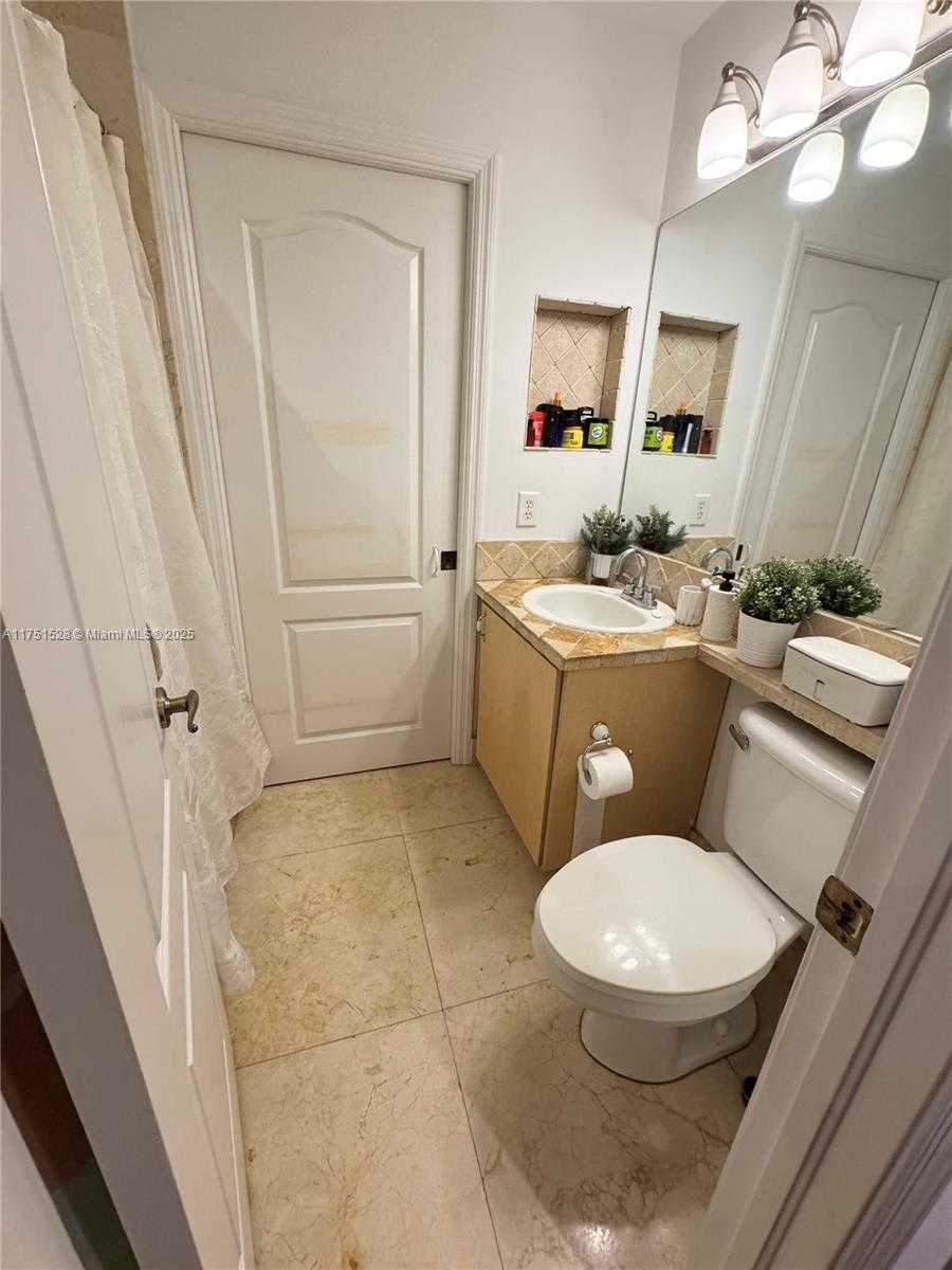 Small Image of 14190 SW 121st Pl, Miami, FL 33186, USA Number 13