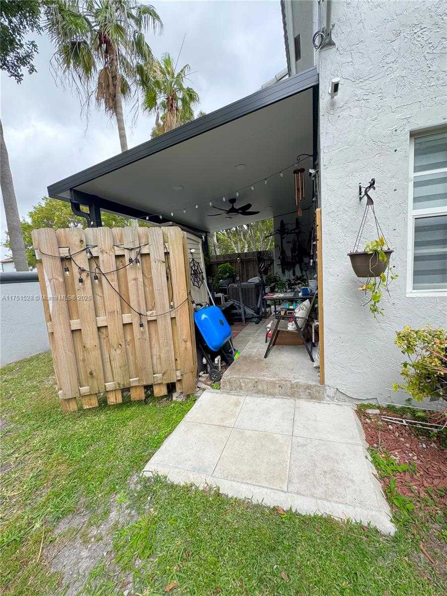 Small Image of 14190 SW 121st Pl, Miami, FL 33186, USA Number 15