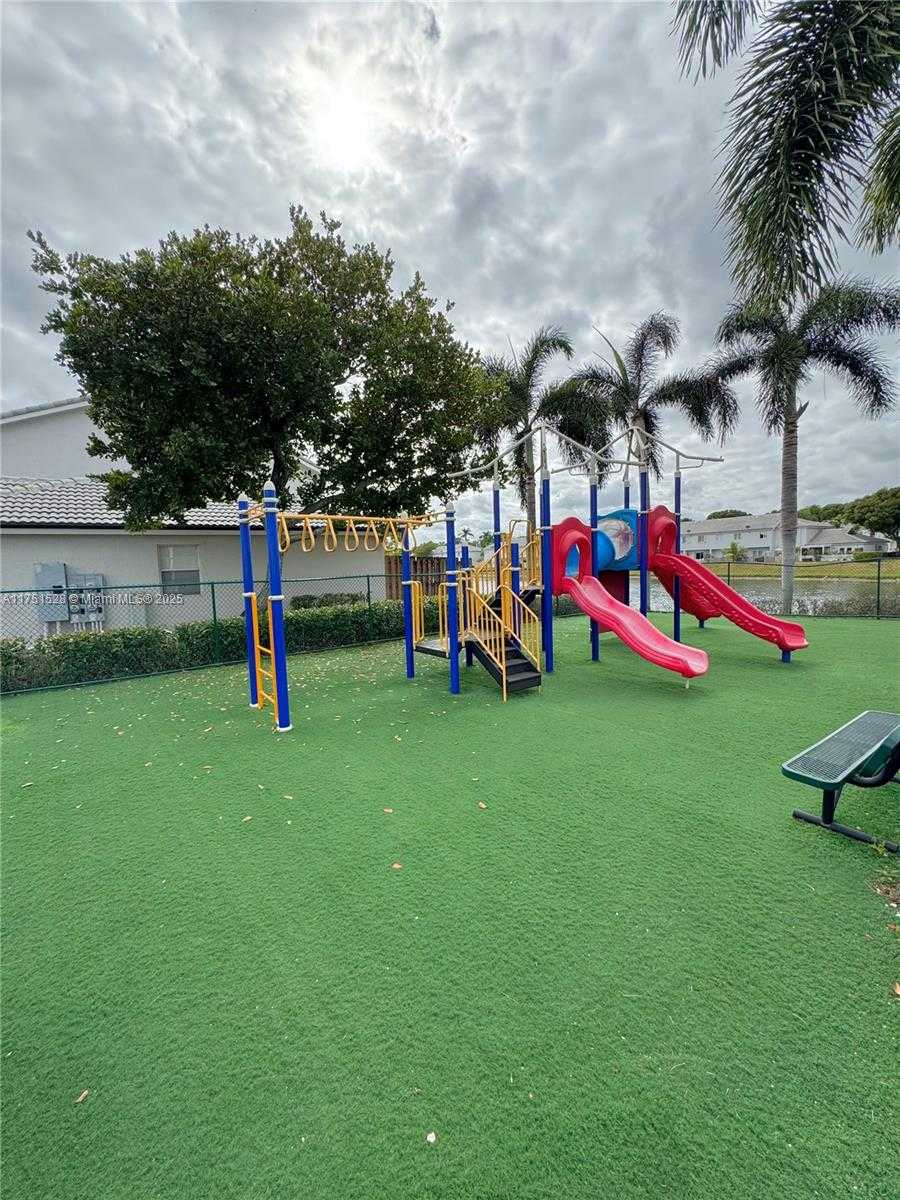 Small Image of 14190 SW 121st Pl, Miami, FL 33186, USA Number 16